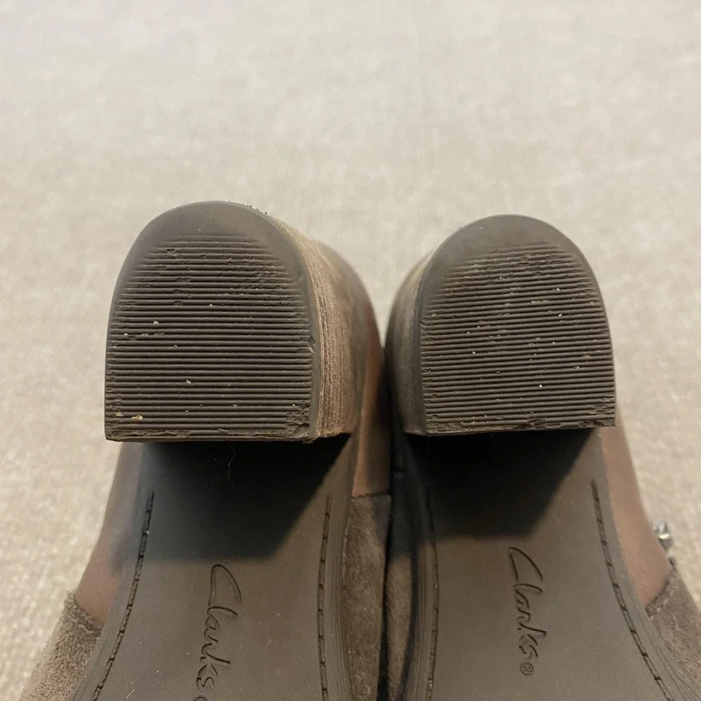 Clarks Booties Womens Size 8.5 Brown Suede Ankle Zip Block‎ Heel 26110635M